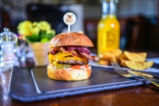 Burger Weeks at Monte Bú